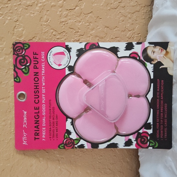 NWT 7PC PINK TRIANGLE CUSHION PUFFS - Picture 1 of 3